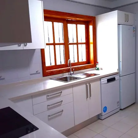 Roferos 32 * Puerto del Carmen (Lanzarote)